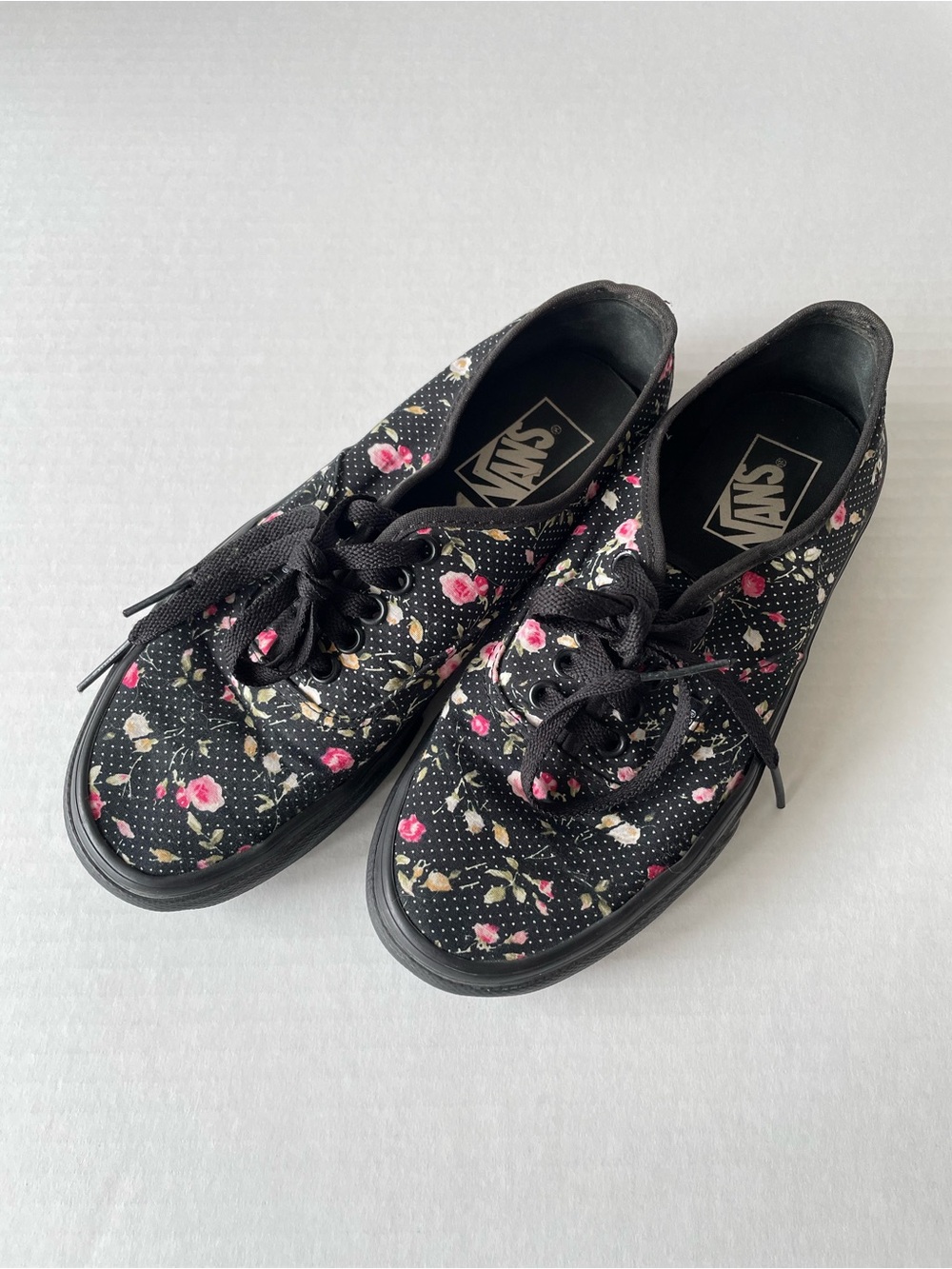 VANS Black Floral Women’s 8 Shoes Pink Roses Polka Dot Laces Fall Autumn